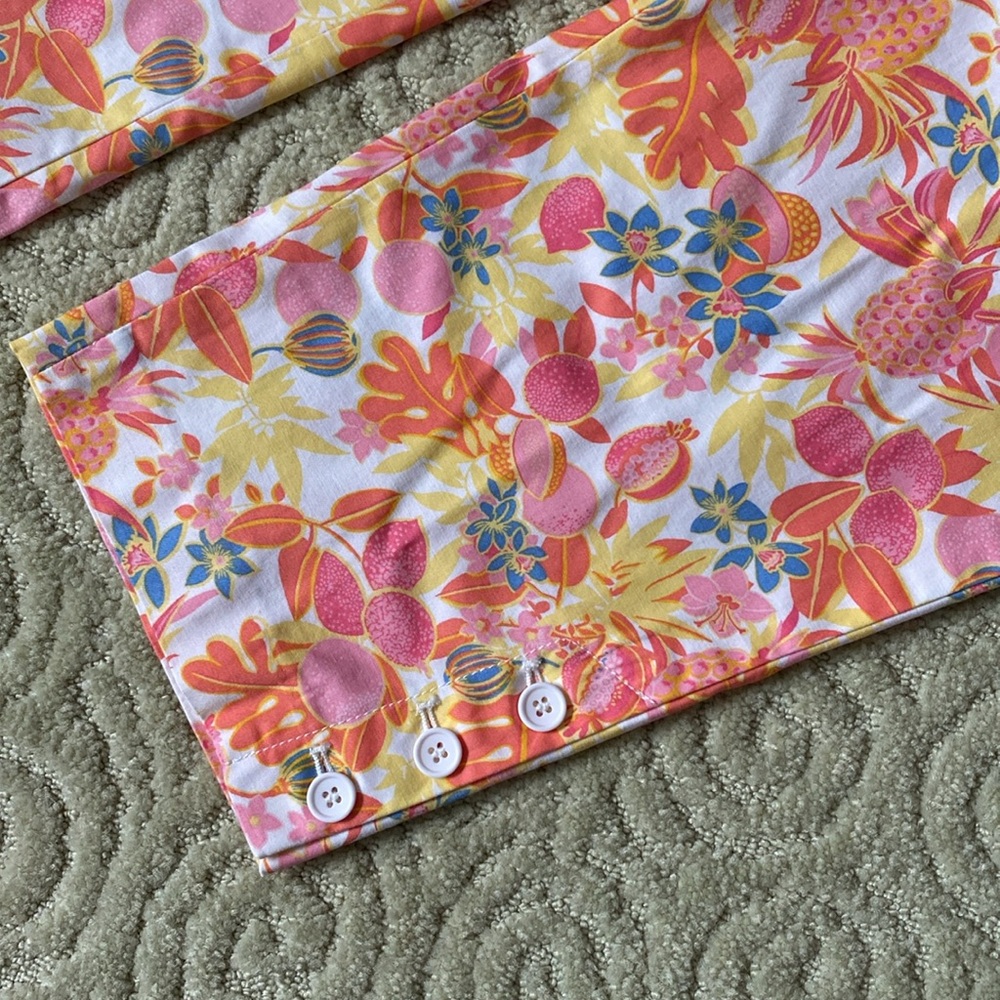 🌸Tropical Print Capris🌸 - Picture 5 of 8